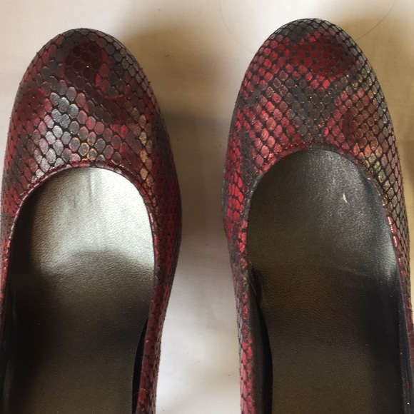 Stuart Weitzman Red Snake Leather Platform Heels - Picture 5 of 5